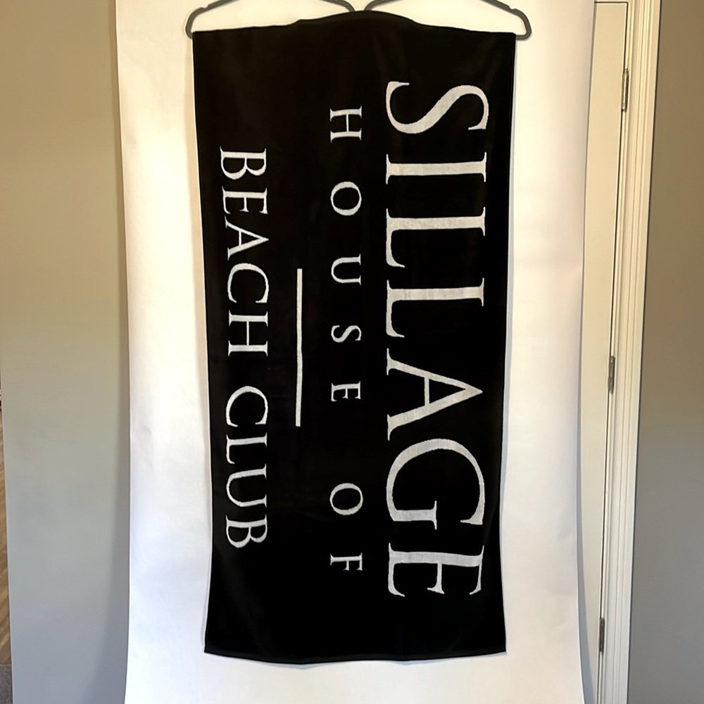 Brand New House of Sillage Beach Towel